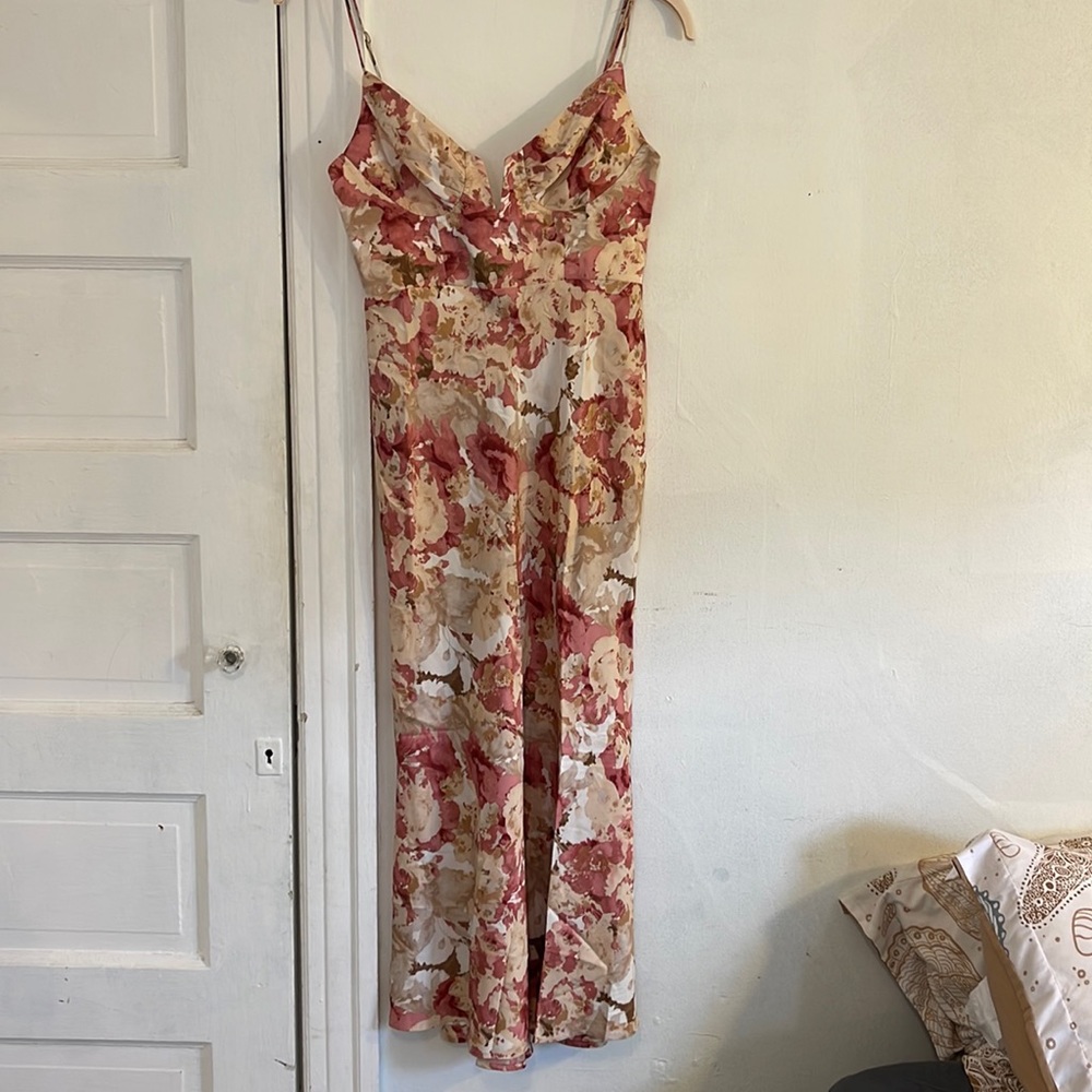 Selfie Leslie Boutique lake como Fitted Floral MIDI Dress - Picture 5 of 10